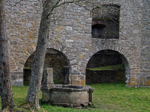 Dunklen Brunnen — Stockfoto