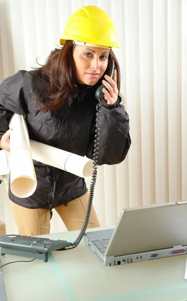 Young Woman Talking Phone Office — Stock Photo, Image