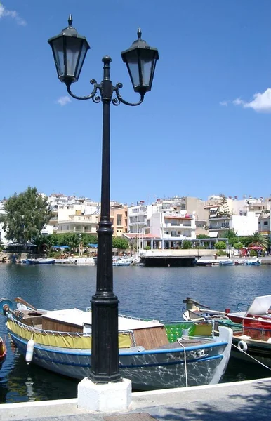 Sentado Lago Água Doce Agios Nikolaos Você Tem Uma Visão — Fotografia de Stock