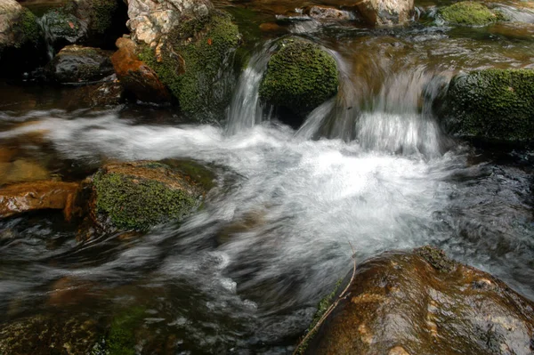 Bela Cachoeira Fundo Natureza — Fotografia de Stock