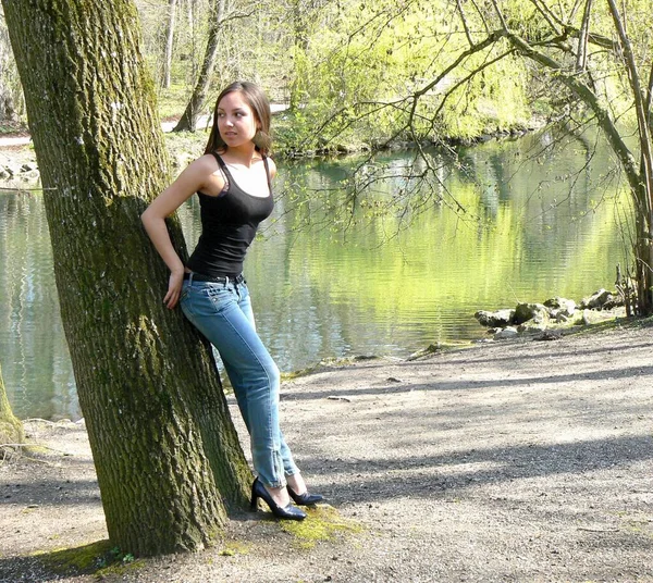 Hermosa Mujer Joven Parque — Foto de Stock