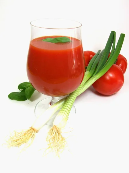 Tomatensaft Glas Und Frische Tomaten Isoliert Auf Weiß — Stockfoto