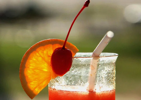 Glass Cocktail Ice Mint Table — Stock Photo, Image