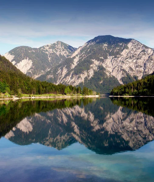 Plansee Tyrolu Znajduje Się Podnóża Alp Ammergau Światło Wczesnym Wieczorem — Zdjęcie stockowe