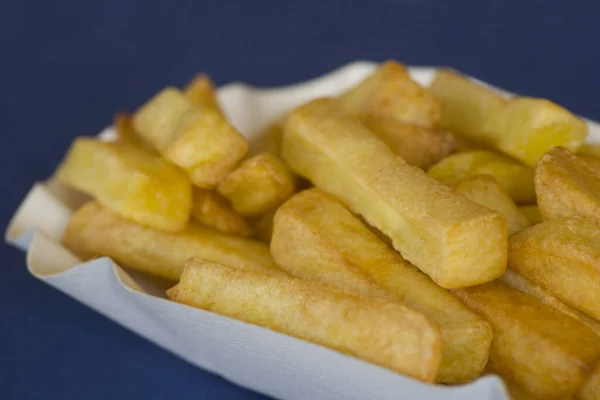 Frites Sur Fond Bleu — Photo