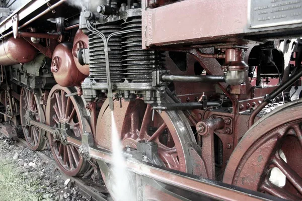 Accionamiento Una Locomotora Vapor Del Color Redujo Gustosamente —  Fotos de Stock