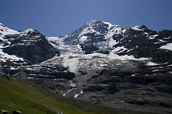 アルプスの山々を背景にした素晴らしい自然 — ストック写真