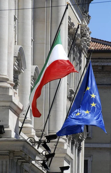 Europeisk Och Italiensk Flagg — Stockfoto