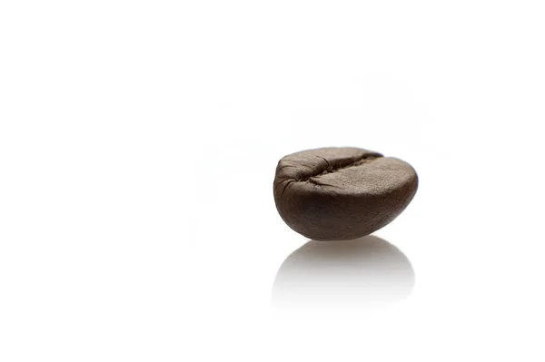 Кофейные Зерна Изолированы Белом Фоне — стоковое фото
