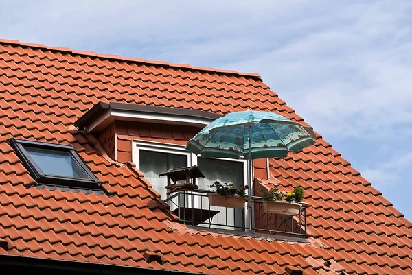 Dach Des Hauses Mit Roten Ziegeln — Stockfoto