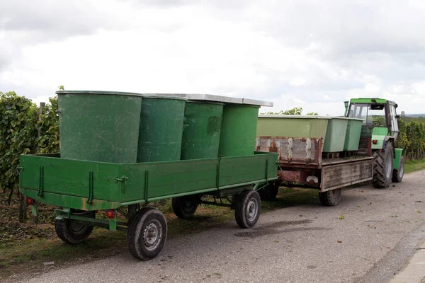 Stara Zardzewiała Metalowa Przyczepa Recyklingu — Zdjęcie stockowe