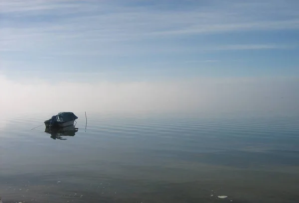 Barca Nella Nebbia — Foto Stock