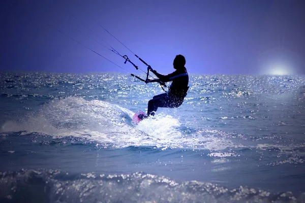 Surfer Auf Der Welle — Stockfoto