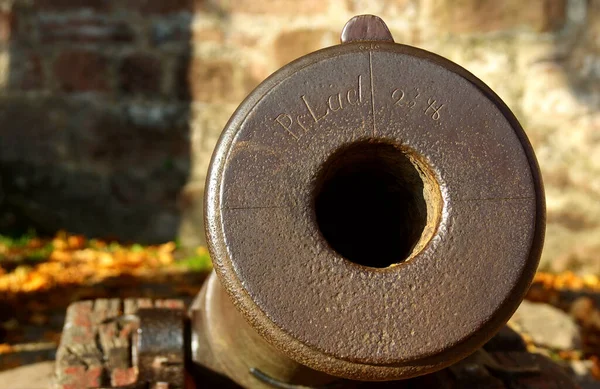 Oude Roestige Metalen Pijp Met Een Schroef — Stockfoto