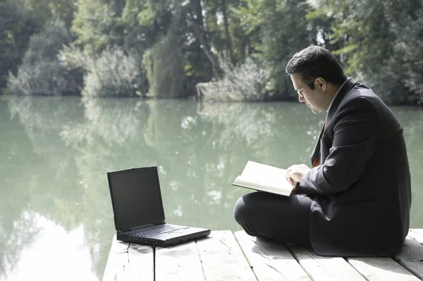 Leitura Lago — Fotografia de Stock