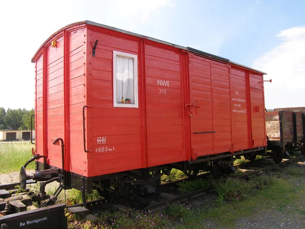 Roter Lastkraftwagen Unterwegs — Stockfoto