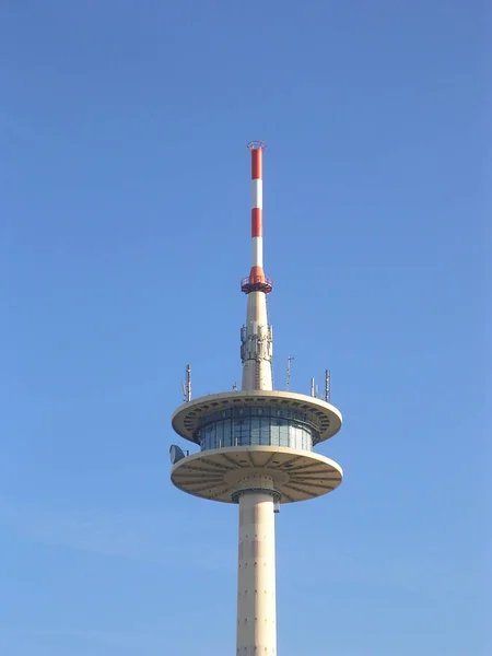 Industriële Toren Met Blauwe Lucht — Stockfoto