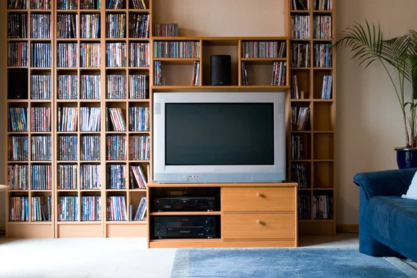 Modernes Interieur Mit Büchern Und Bücherregal — Stockfoto