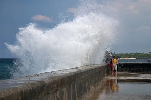 Large Surf Breakers Waterfront Malecun Havana Cuba — Stock Photo, Image