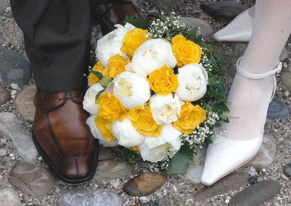 Bouquet Sposa Con Fiori Flora Matrimoniale — Foto Stock