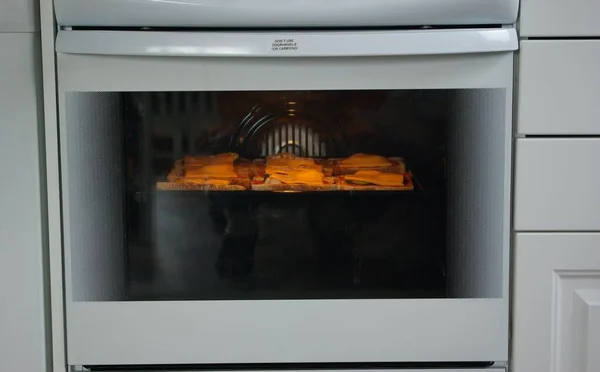 Mutfakta Yanan Bir Fırın — Stok fotoğraf
