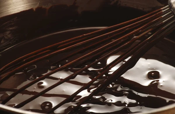 液体チョコレートのウィスブ — ストック写真