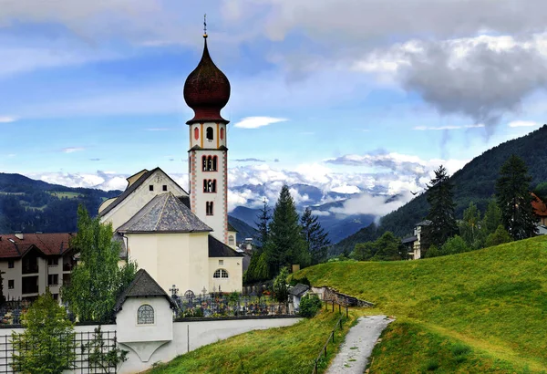 Tierser Church Efter Åskväder — Stockfoto