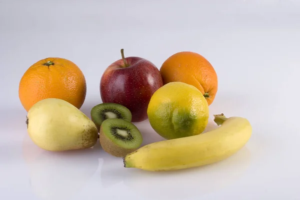 Frisches Obst Und Gemüse Auf Weißem Hintergrund — Stockfoto