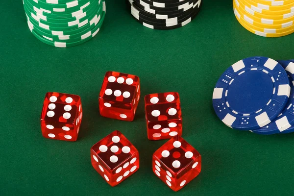 ポーカーチップが閉じ カジノの背景 — ストック写真