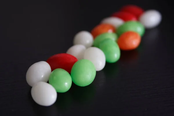 Barre Bonbons Colorés Sur Fond Noir — Photo