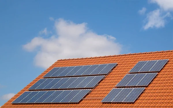 Solární Elektrárna Střeše Domu — Stock fotografie