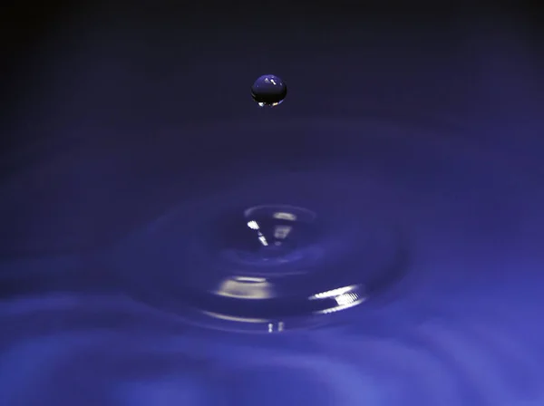 Kropla Wody Powierzchni Cieczy — Zdjęcie stockowe