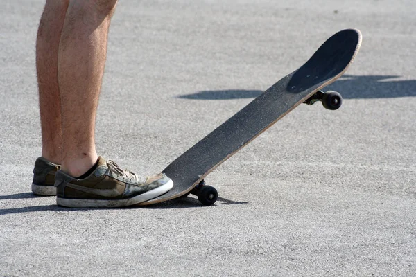 Nohy Muže Skateboardu — Stock fotografie