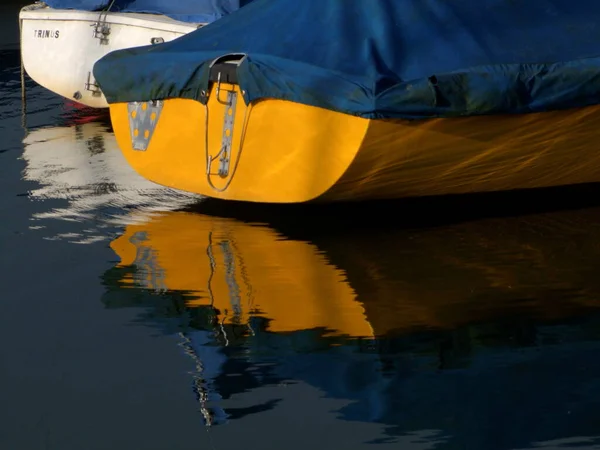 湖上的皮划艇 — 图库照片