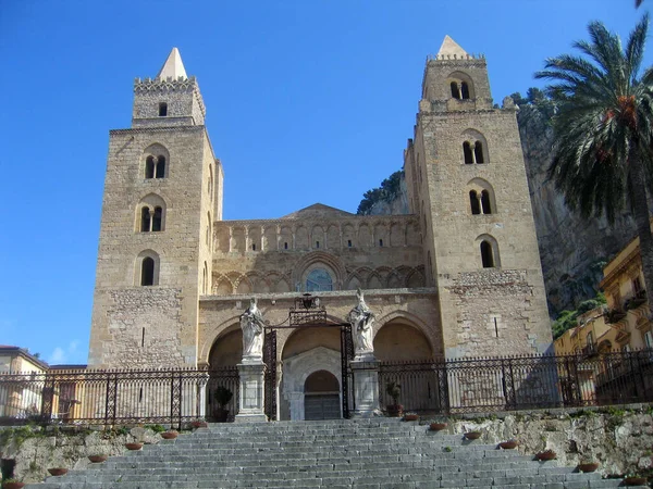 Cathedral Cefalu Palm Trees — Stock Photo, Image
