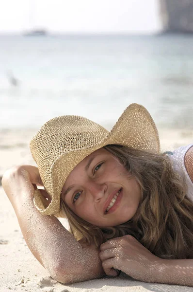 Mladá Žena Thajské Pláži — Stock fotografie