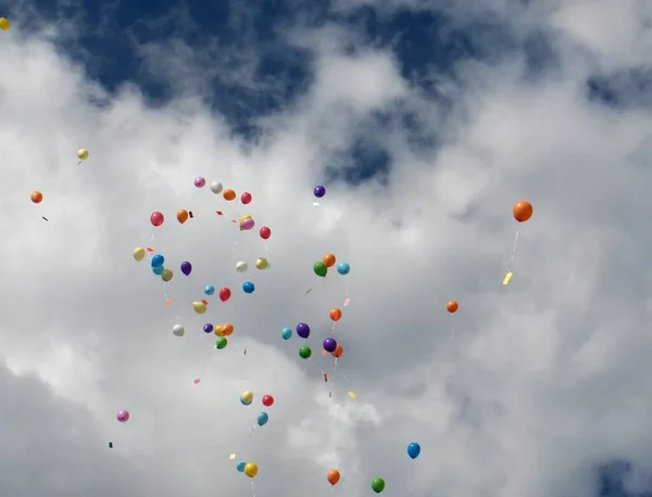 Luftballons Himmel — Stockfoto