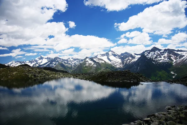 阿尔卑斯山是世界上最高最宽阔的山脉 — 图库照片