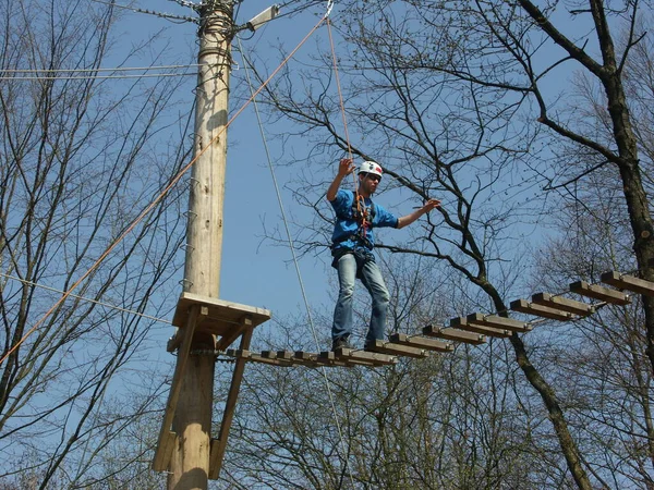 Balancerende Act Jungle Bridge Ervaar Pedagogische Persoonlijkheidstraining Amp Teamtraining Touwtuin — Stockfoto