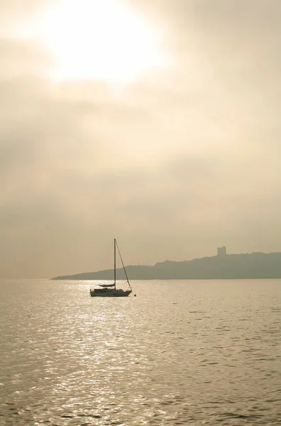 Segelboot Der Bucht Gegenlicht — Stockfoto