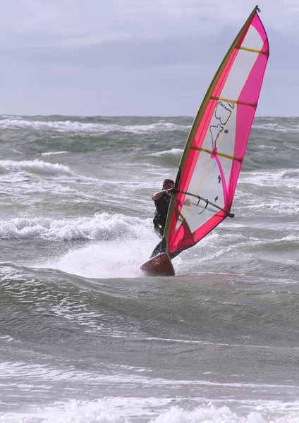 Surfer Auf Der Ozeanwelle — Stockfoto