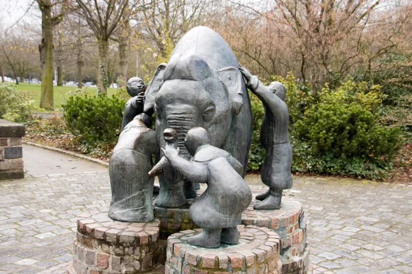 Escultura Una Estatua Dragón Parque — Foto de Stock