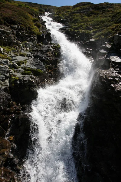 Hermosa Cascada Sobre Fondo Naturaleza —  Fotos de Stock