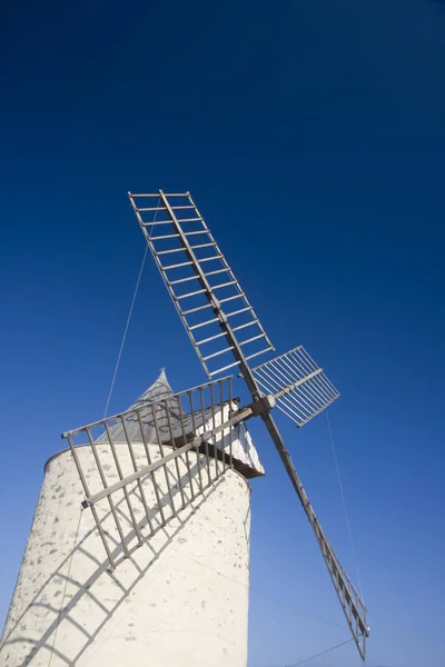 Vista Panorámica Del Paisaje Con Edificio Del Molino Viento —  Fotos de Stock