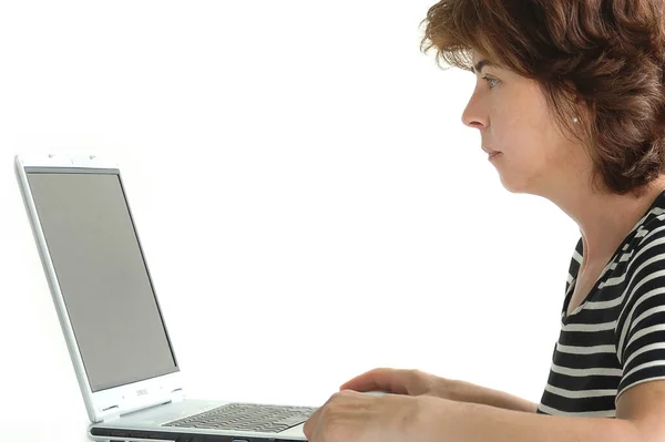 Mulher Com Laptop Fundo Branco — Fotografia de Stock