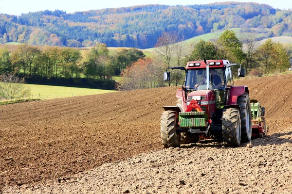 Трактор Осеннем Семени — стоковое фото