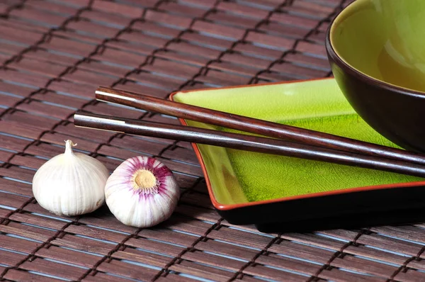 Comida Chinesa Sushi Com Pauzinhos Pauzinho Esteira Bambu — Fotografia de Stock