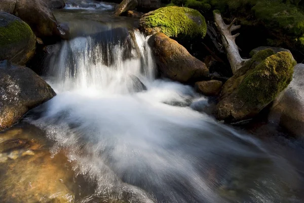 Úžasný Vodopád Průtok Vody — Stock fotografie