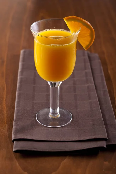 Een Glas Vers Geperst Sinaasappelsap — Stockfoto