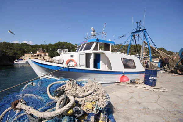 Utsikt Över Fiskebåt Stranden — Stockfoto